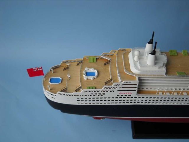 Queen Mary 2 Limited 40 w/LED LIGHTS Model Boat  