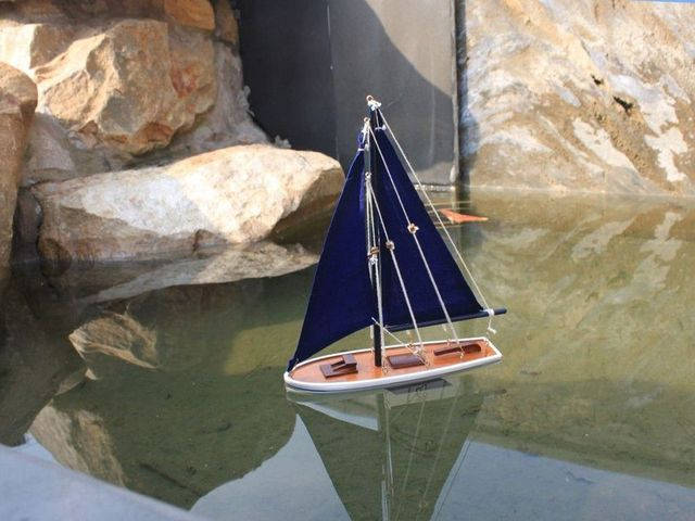 toy sailboats that float